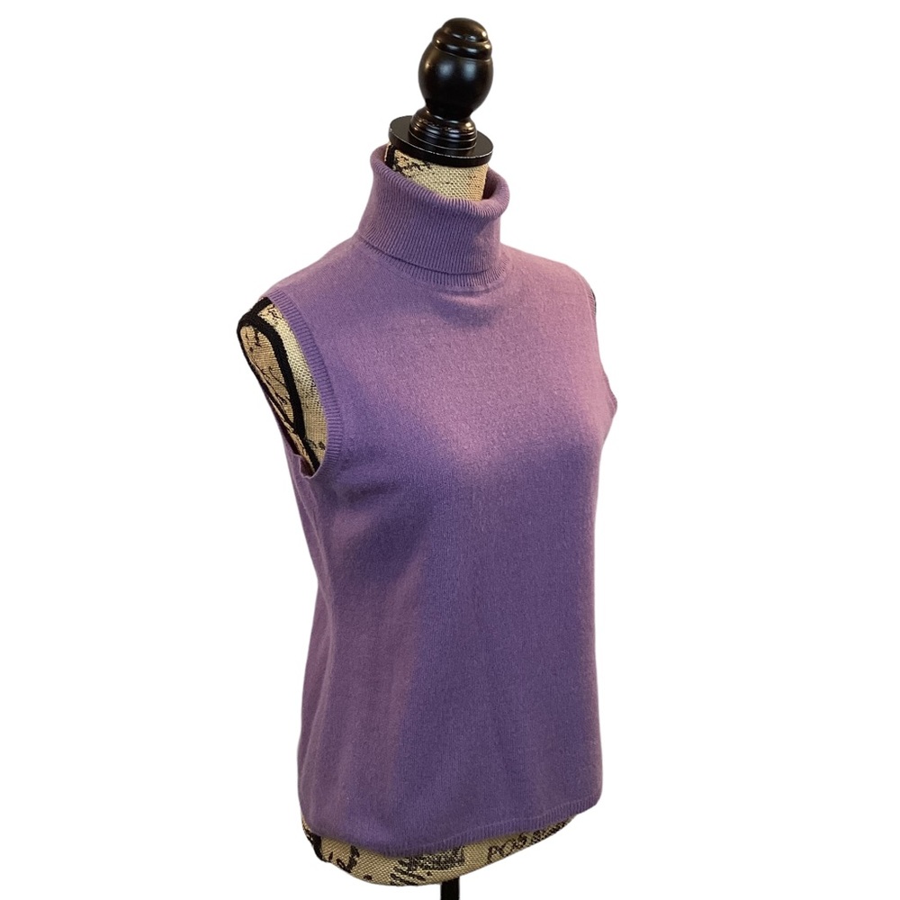 100% Cashmere Finest 2-Ply Yarns Sleeveless Turtleneck Sweater View 2